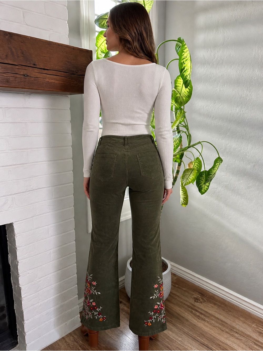 Flamingals Olive Green Floral Embroidered Mid Rise Flare Leg Jeans Large NWT - Picture 2 of 5